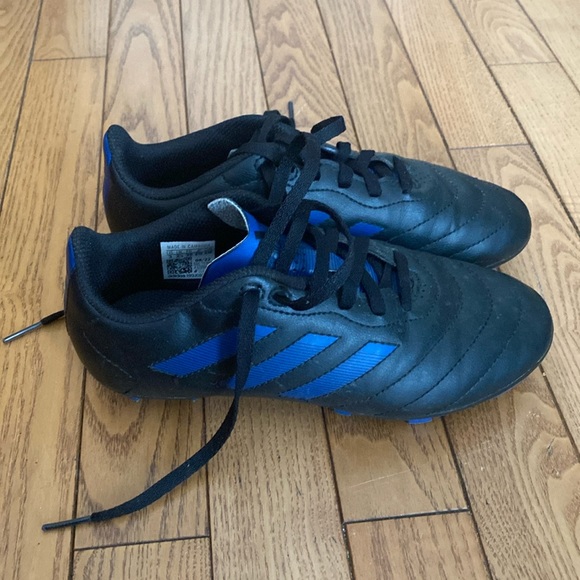 Size US 3 adidas soccer cleats, barely used - Picture 1 of 4